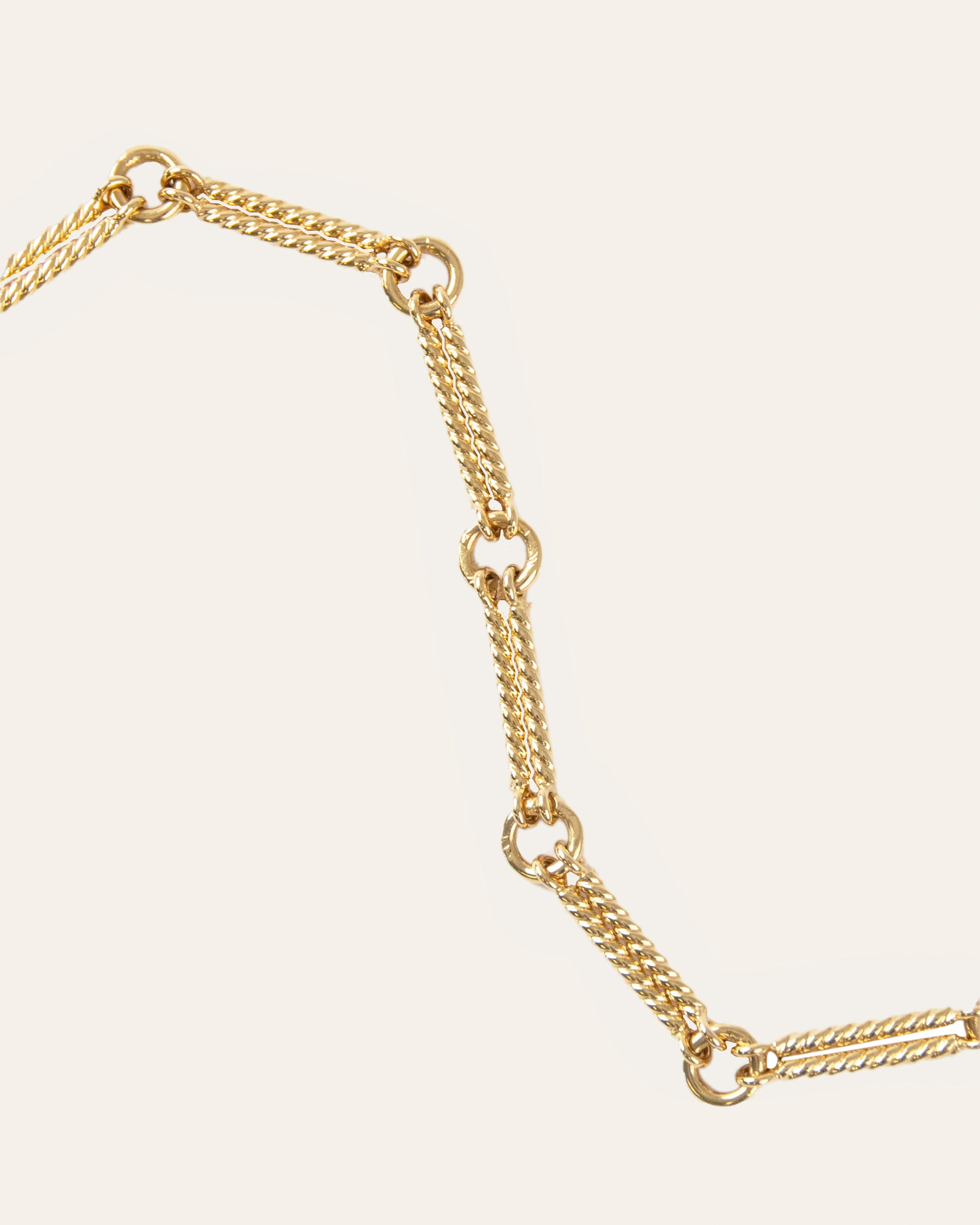 Bracciale a catena a stanghette torsadate con maglie rotonde, placcato oro 18 carati (3 micron), made in France.
