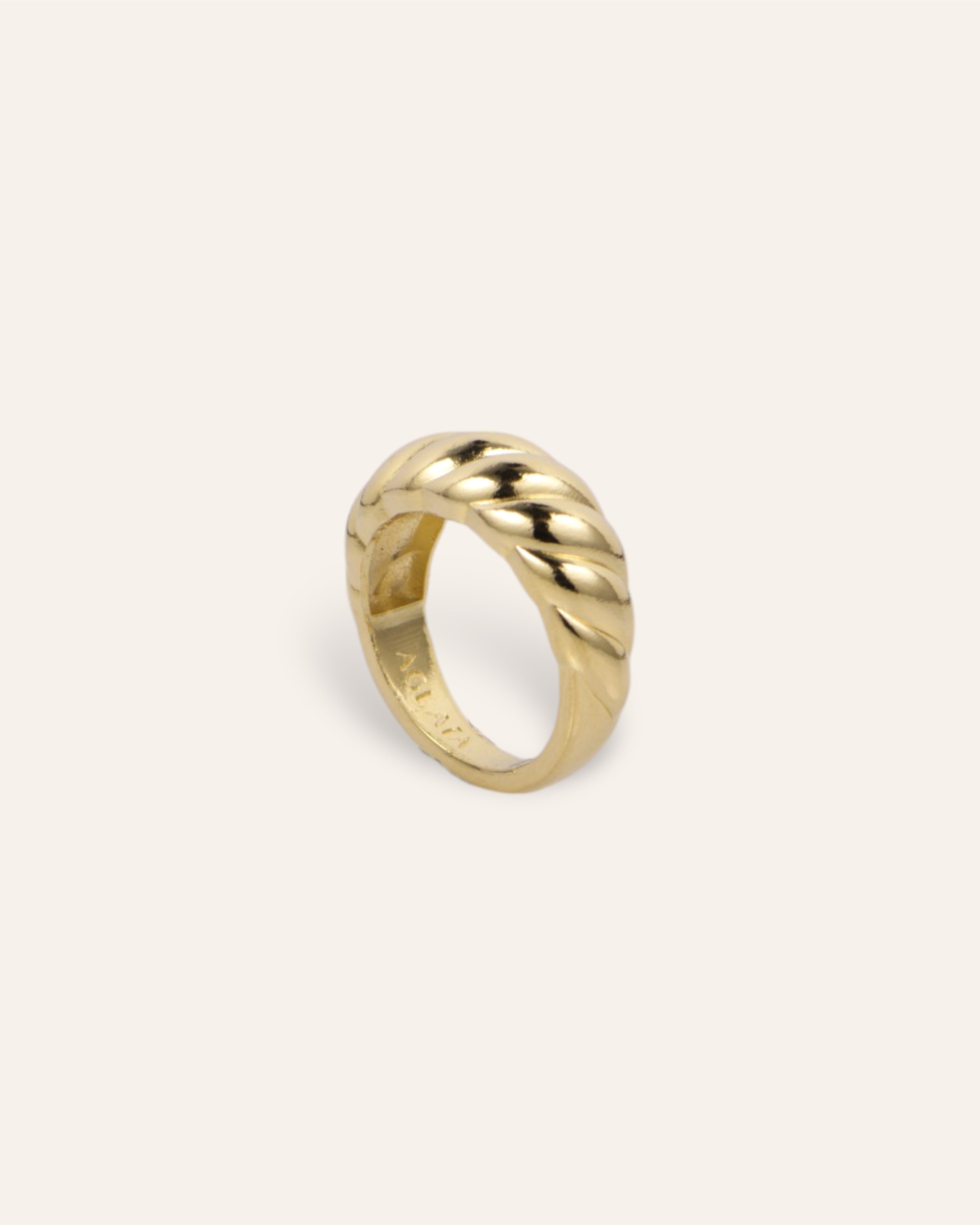 Thea Ring