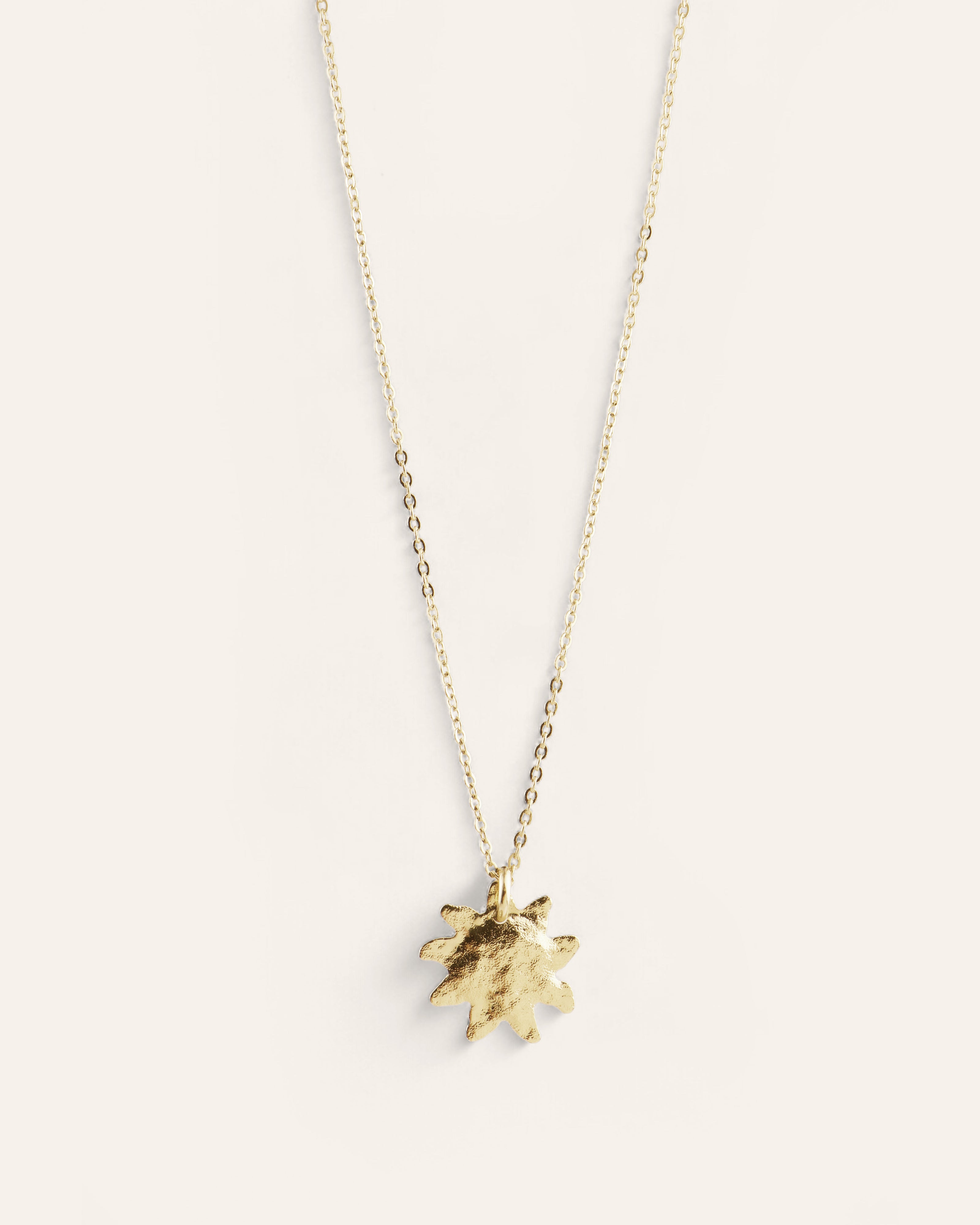 Savina Halskette mit gehämmertem Sonnenmotiv 24k Vergoldet