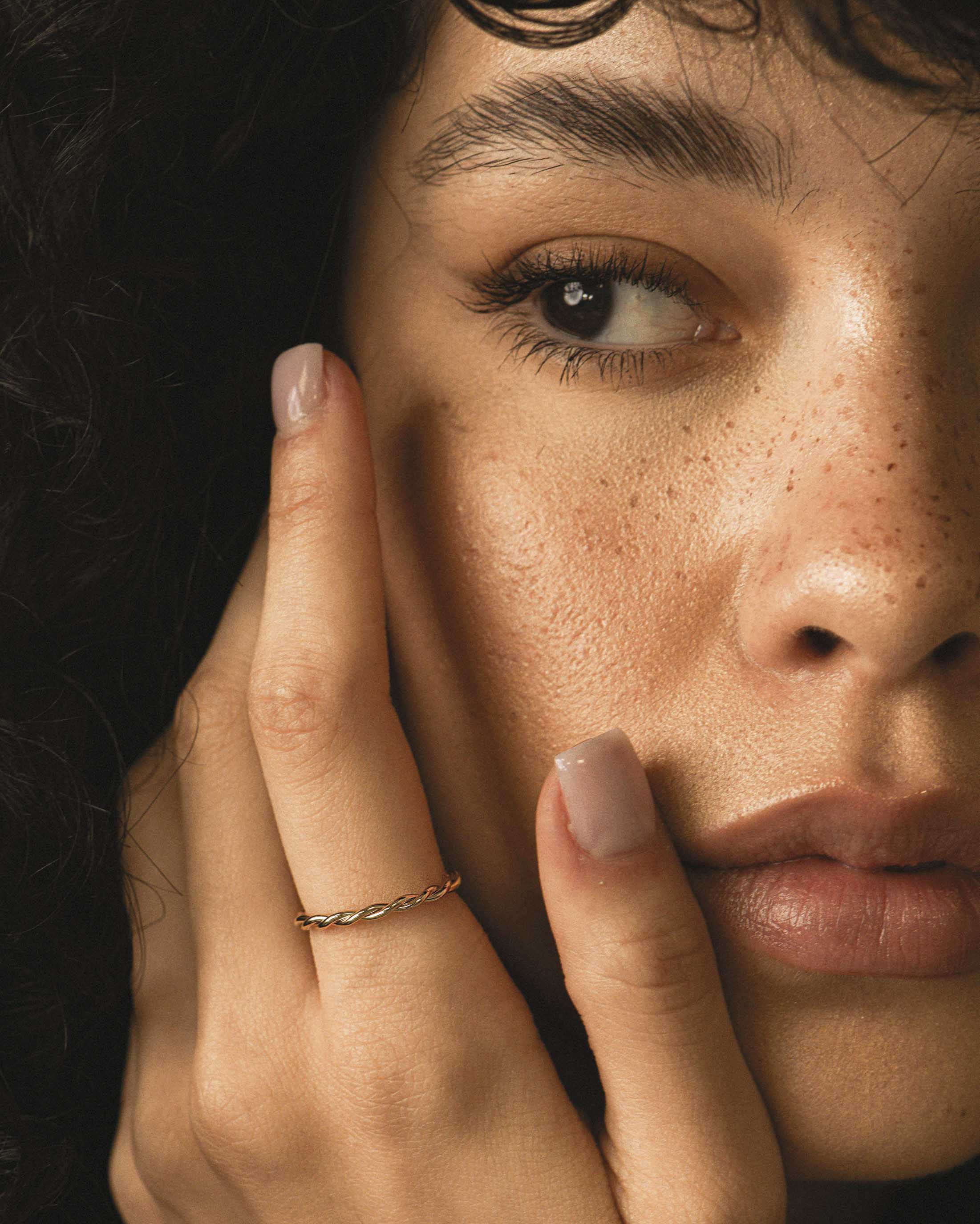 Anello Regolabile Intrecciato placcato oro 3 micron, realizzato in Francia.