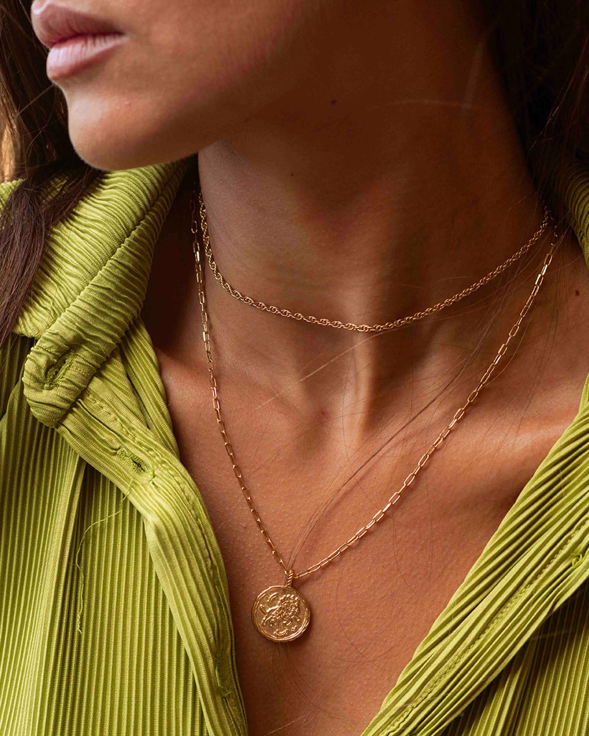 Ethisches Halsketten-Set, 3-Mikron-vergoldet, Made in France: feine Kordelkette und feine Rechteckgliederkette mit Sternzeichen-Medaille.