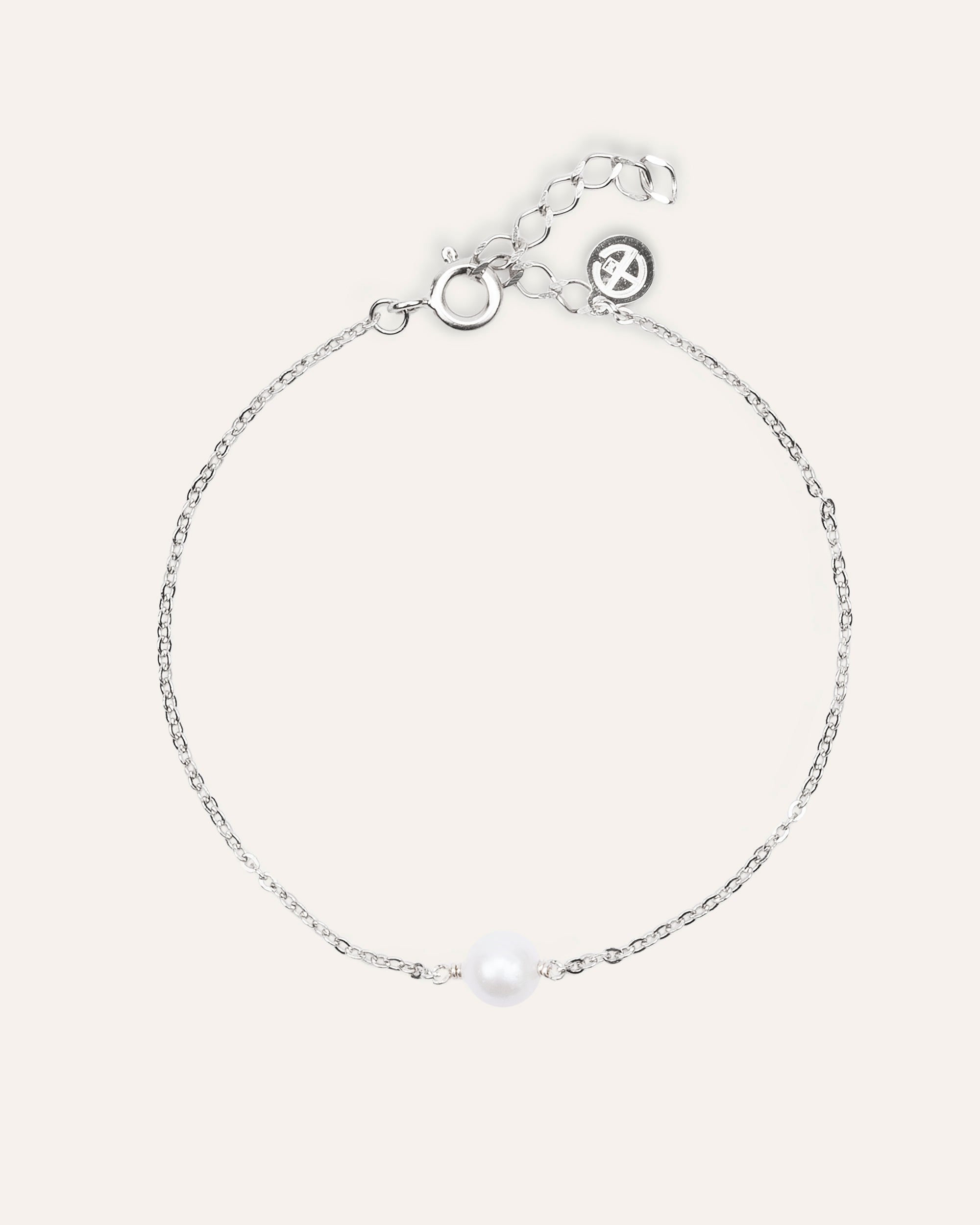 Delicate 925 sterling silver bracelet with a 6 mm round pearl, made in France.