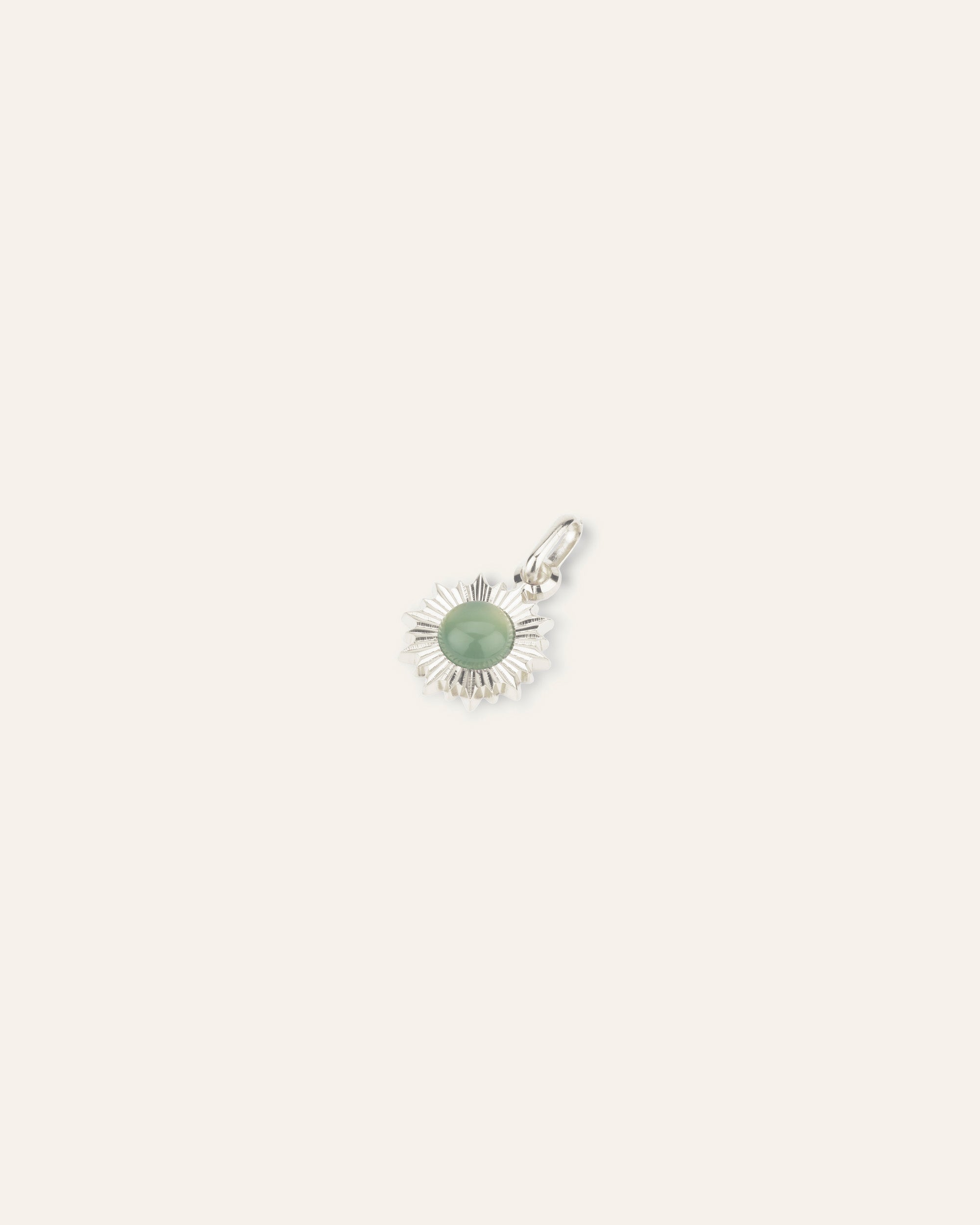 Colgante Sol Ilios Piedra de Nacimiento de Mayo Plata de Ley 925 / Calcedonia Verde