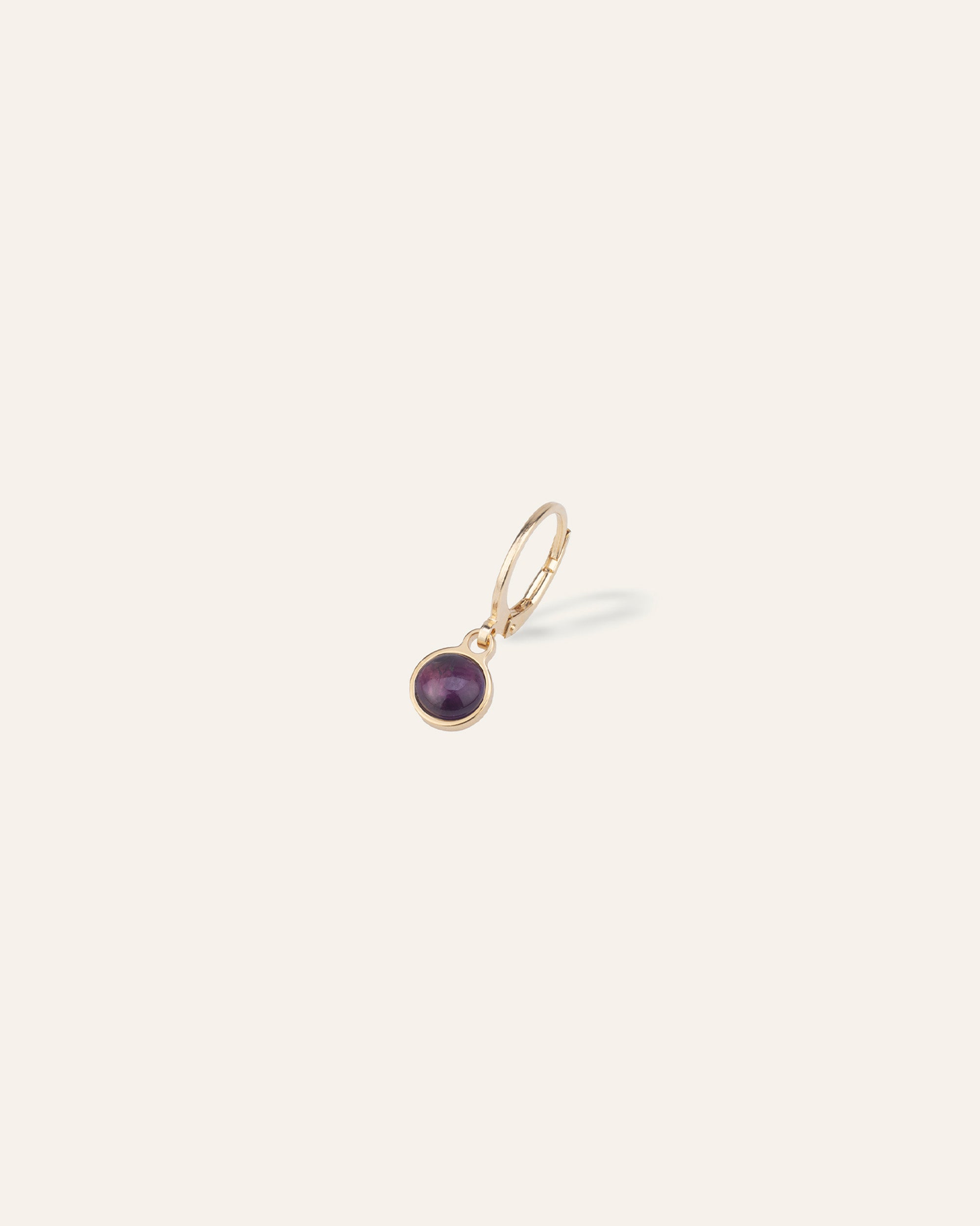 Sleeper earring with a small round amethyst, 3-micron gold-plated, made in France.