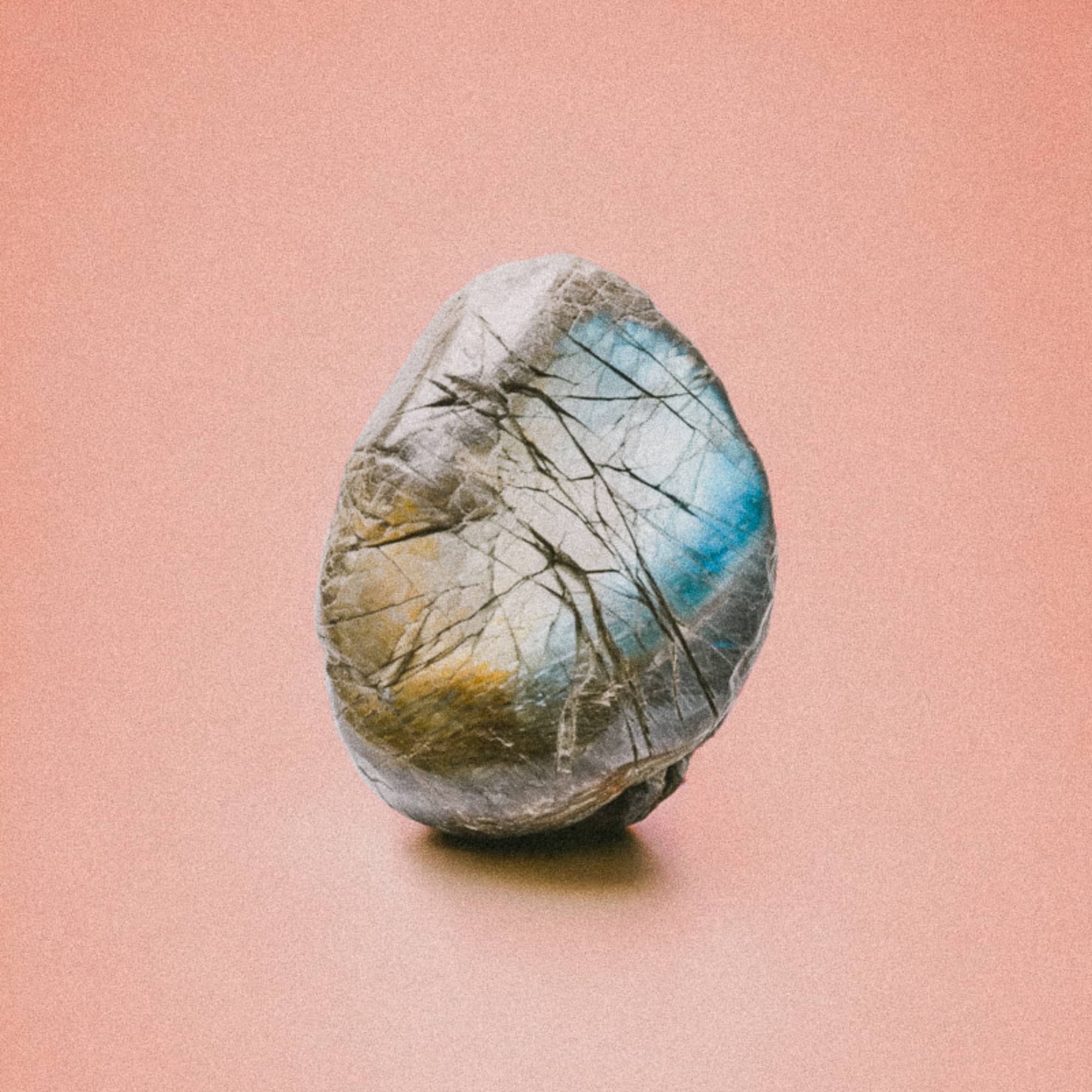 Labradorite : Vertus, Propriétés et Signification de la Pierre