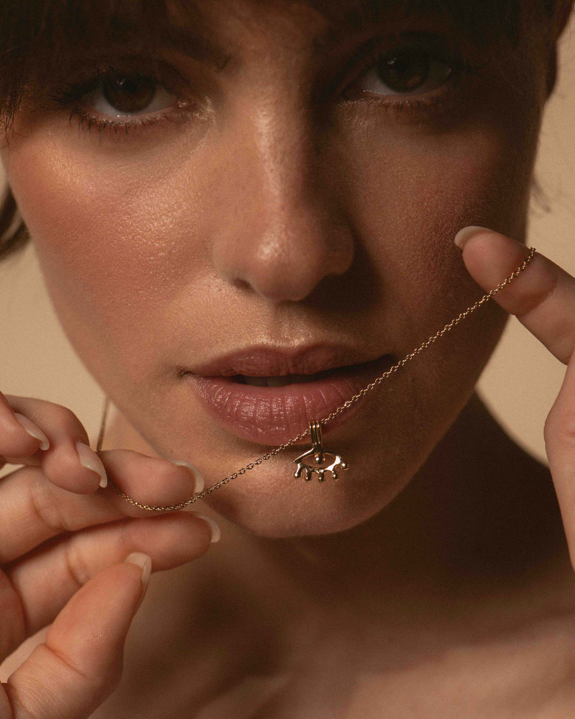 Collier Leora