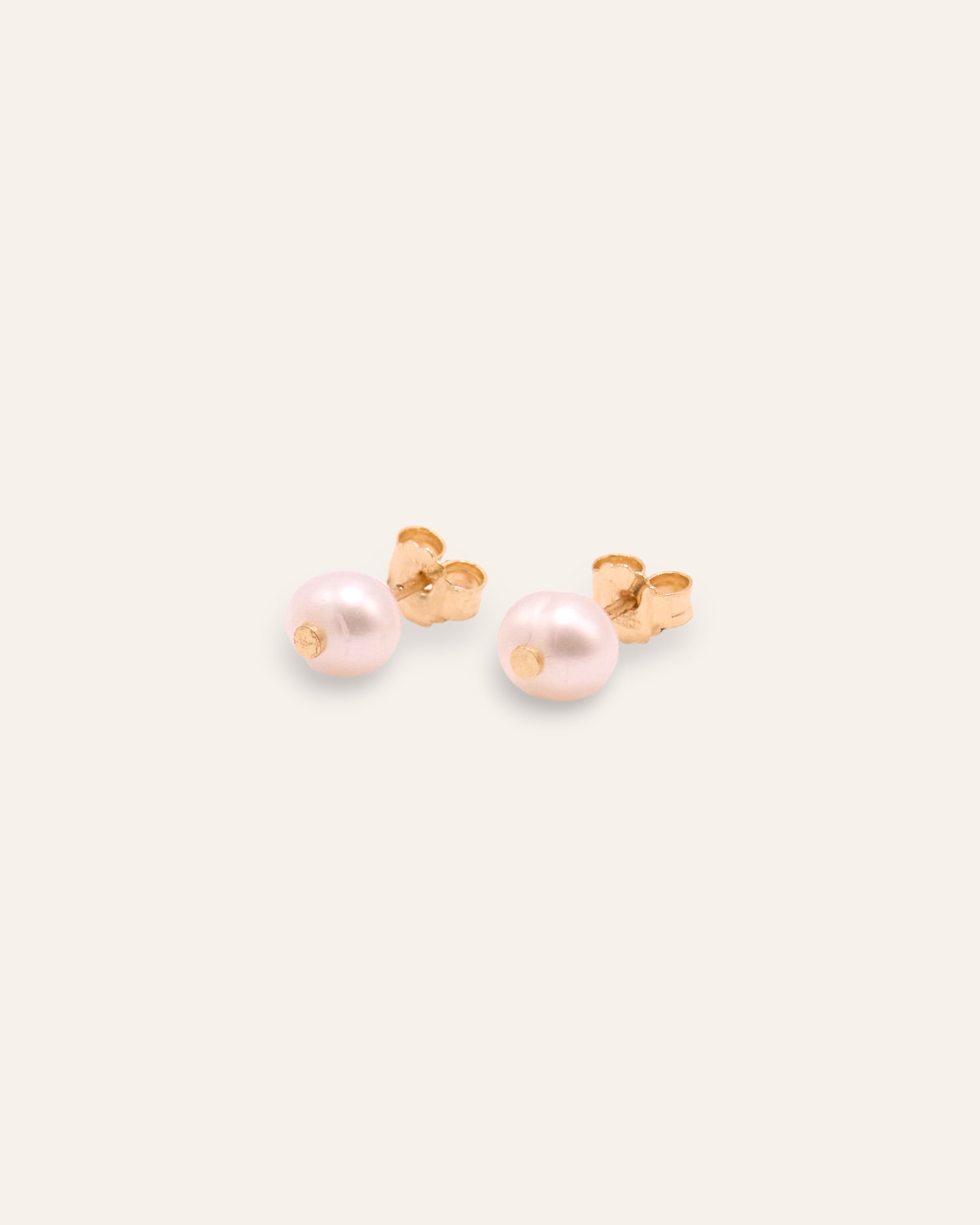 Boucles d'oreilles Puces Esmée et Perle Doré à l'Or Fin 24ct / Perle