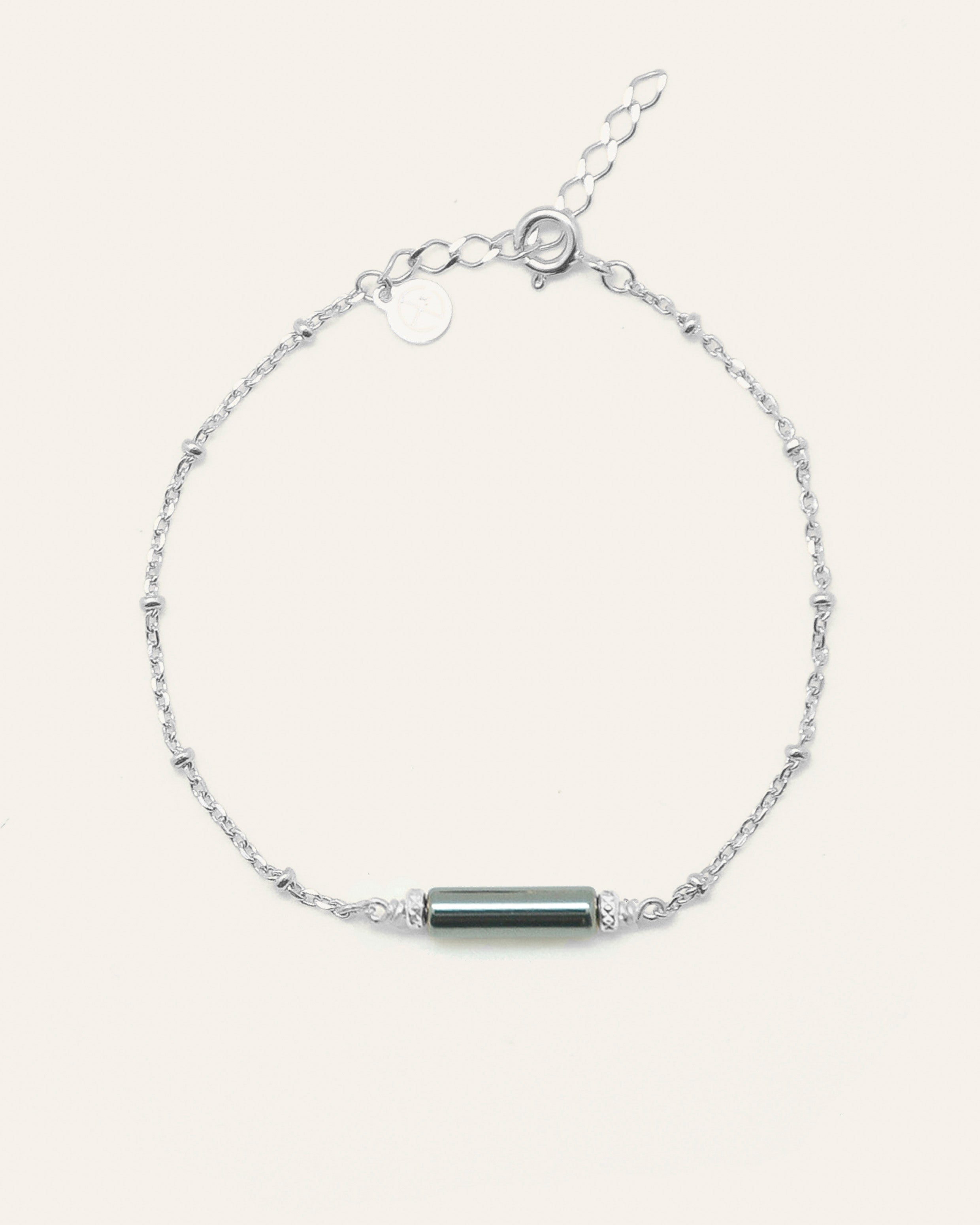 Bracelet en argent massif 925 composé d'une chaîne boule, et d'une pierre d'Hématite rectangle made in France.