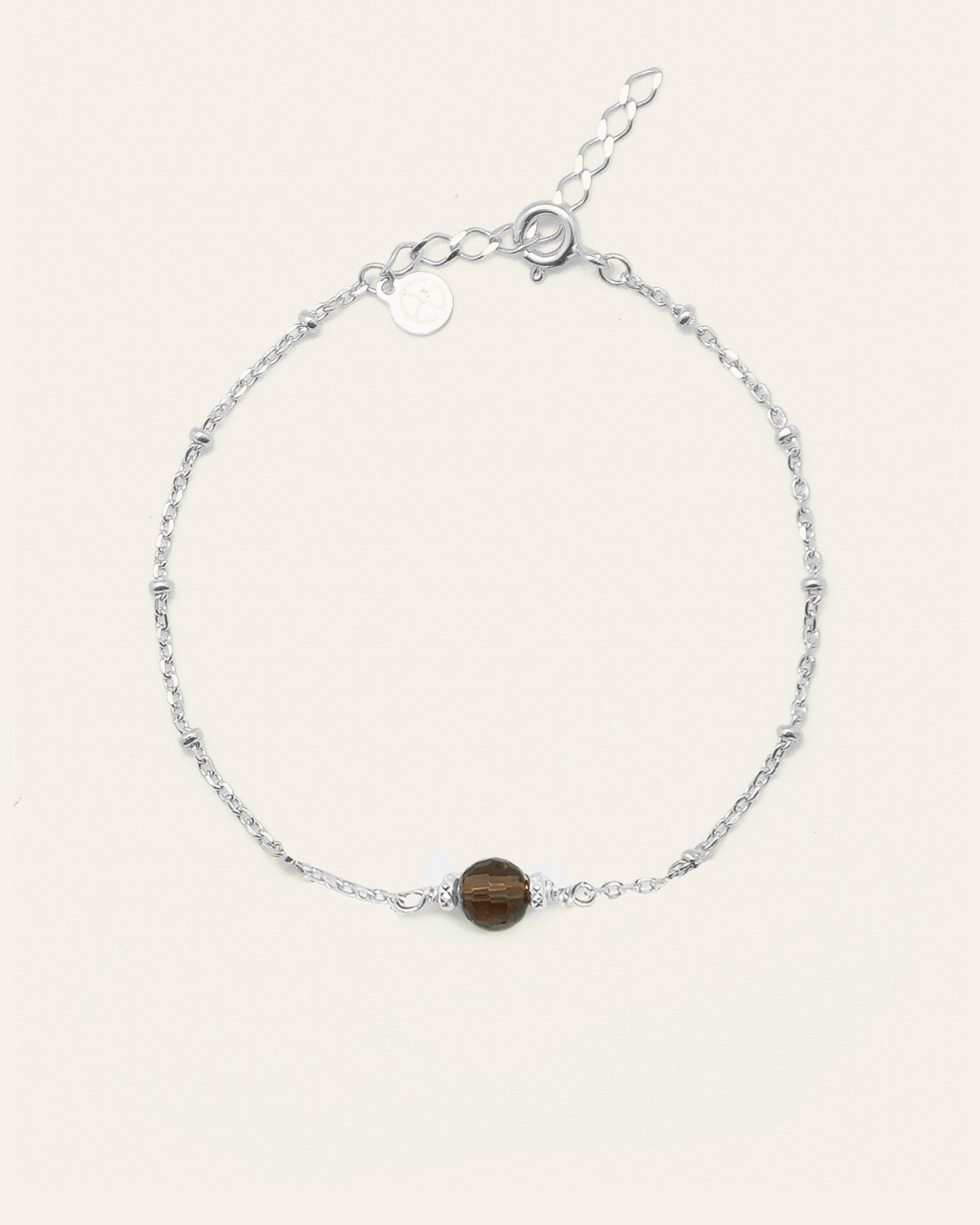 Bracelet en argent massif 925 composé d'une chaîne boule, d'une petite pierre de Quartz fumé ronde, et de deux petites billes en métal, made in France.