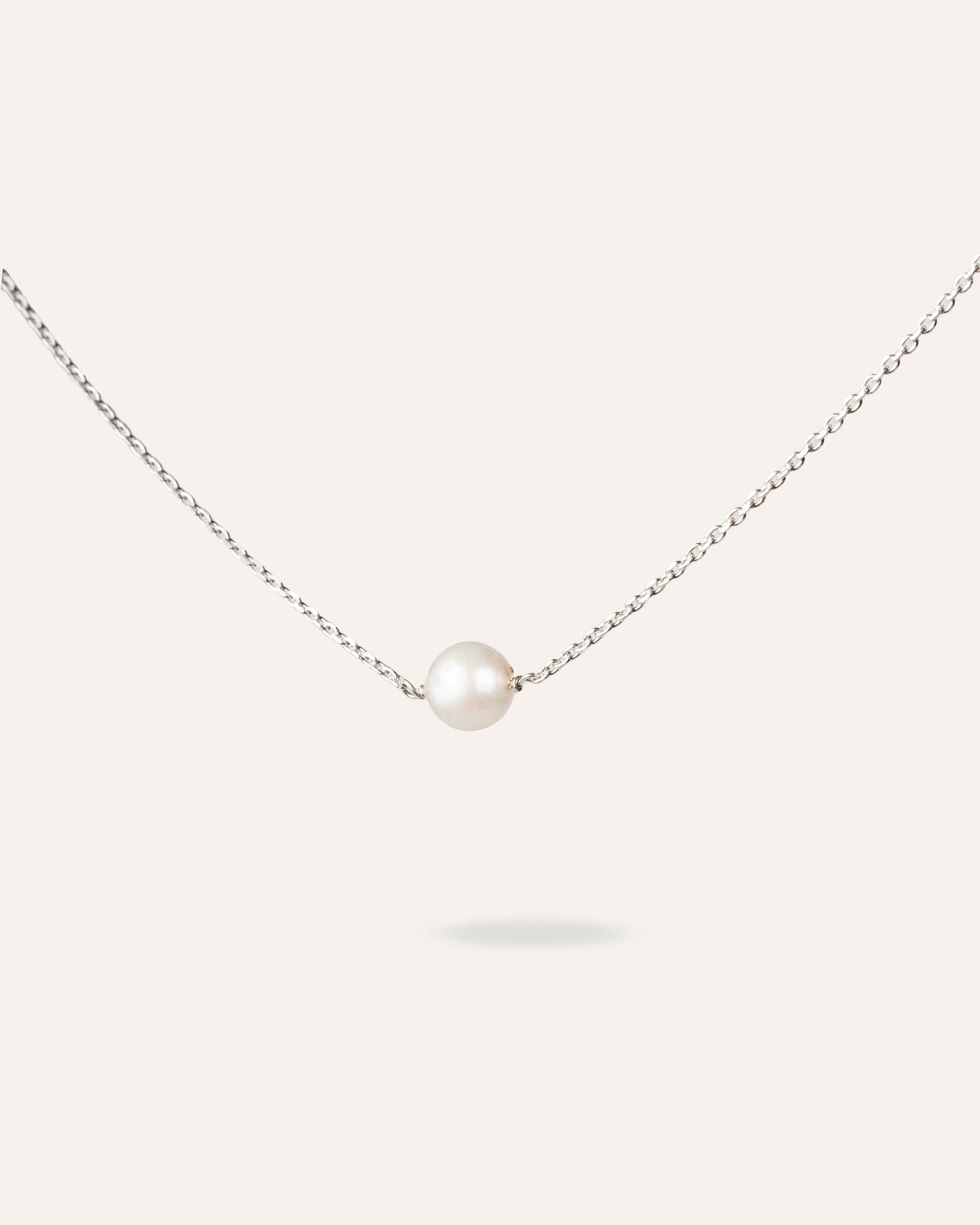 Elegance silver and pearl necklace