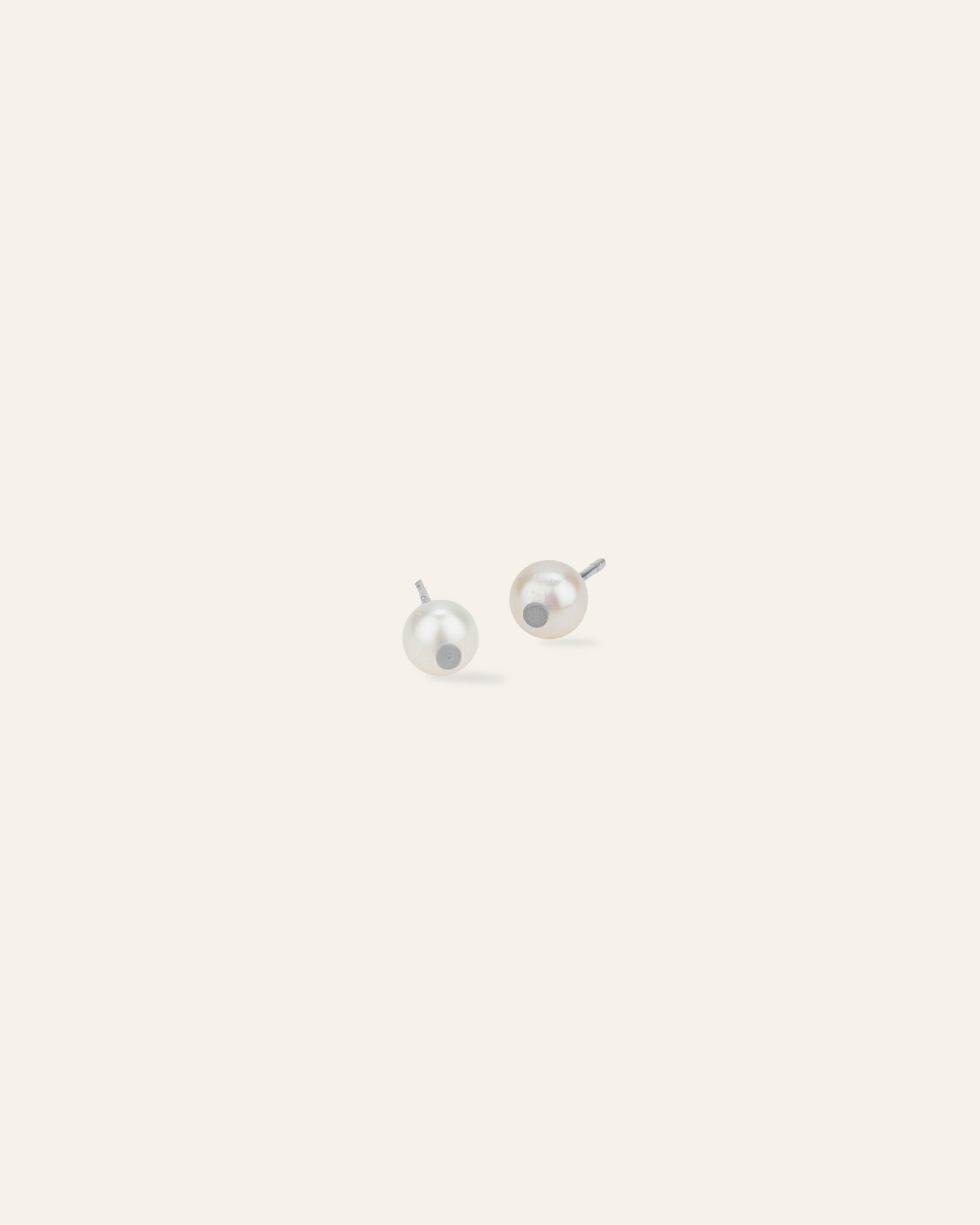 Elegance silver and pearl stud earrings